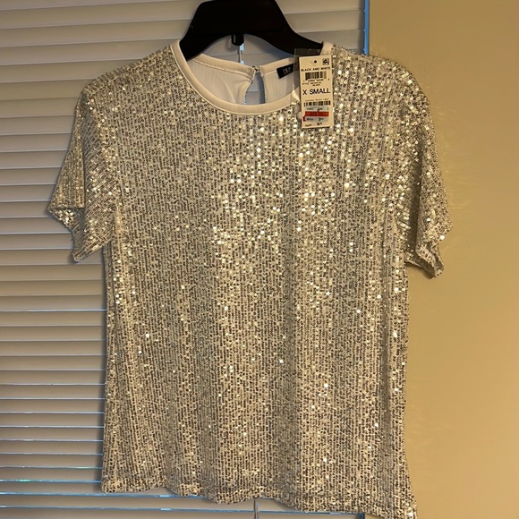 X small black and white T shirt new with tag - Picture 1 of 4